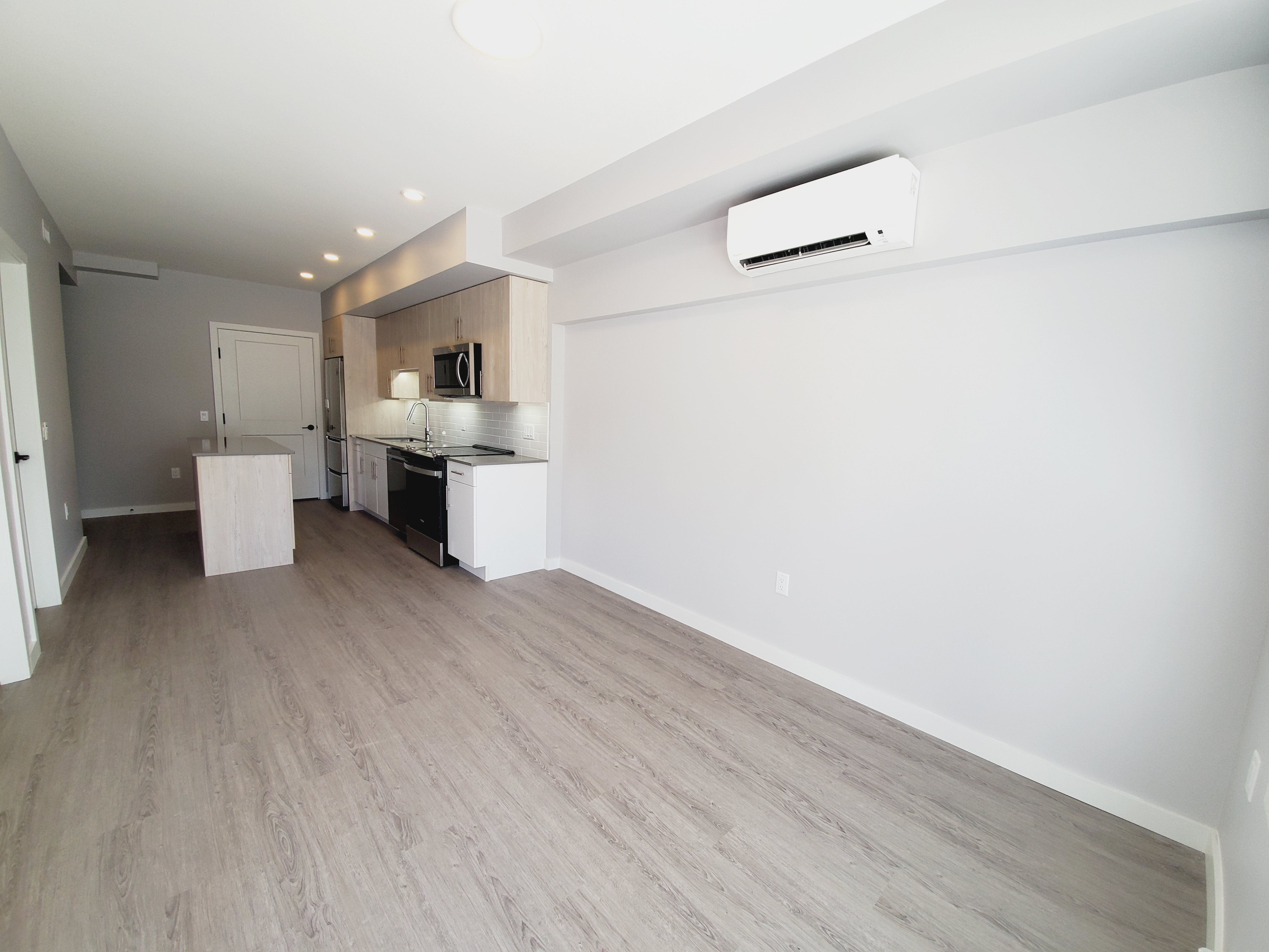 Promontory - Glenmore 1 Bed, Den, 1 Bath