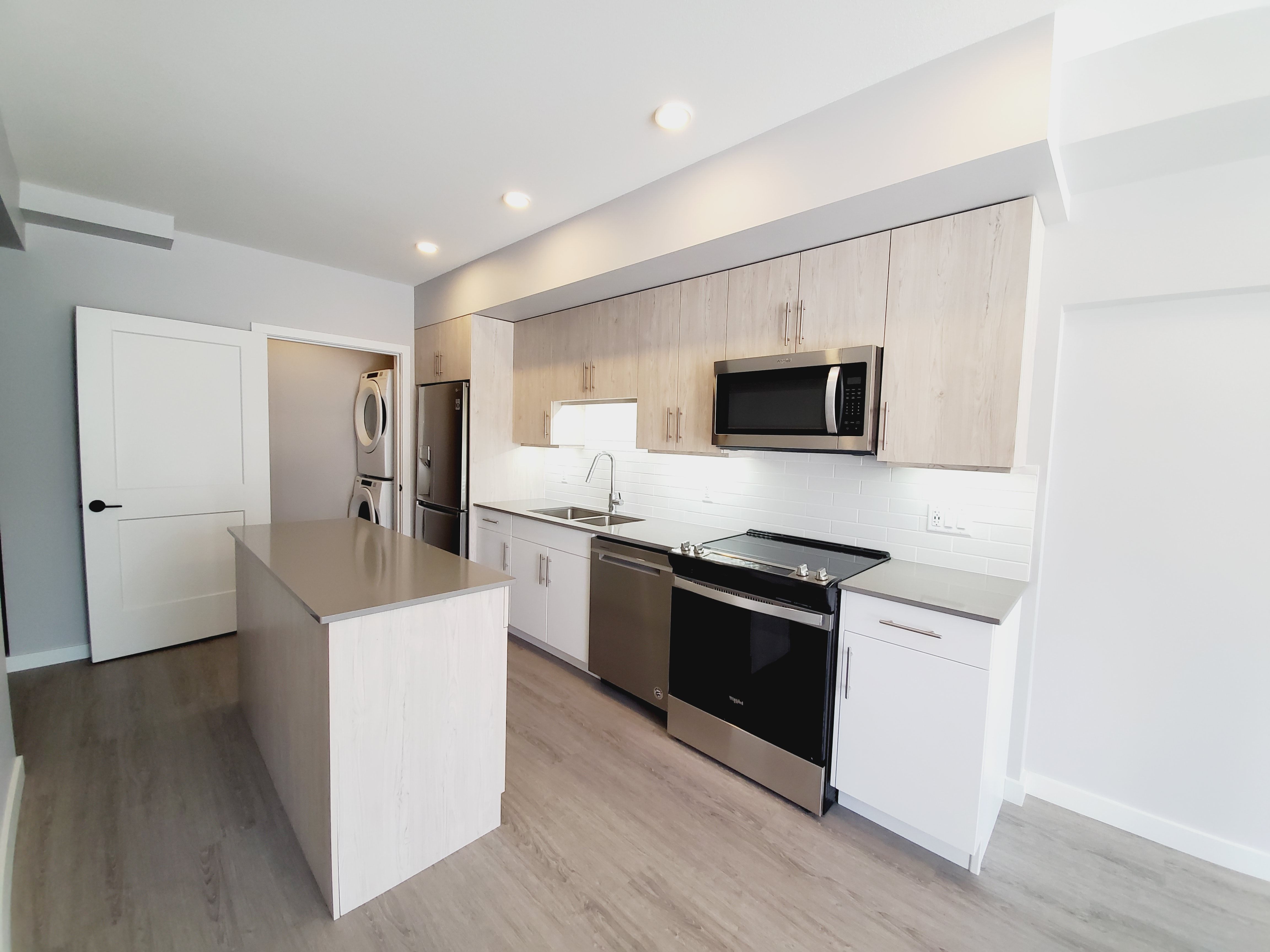 Promontory - Glenmore 1 Bed, Den, 1 Bath
