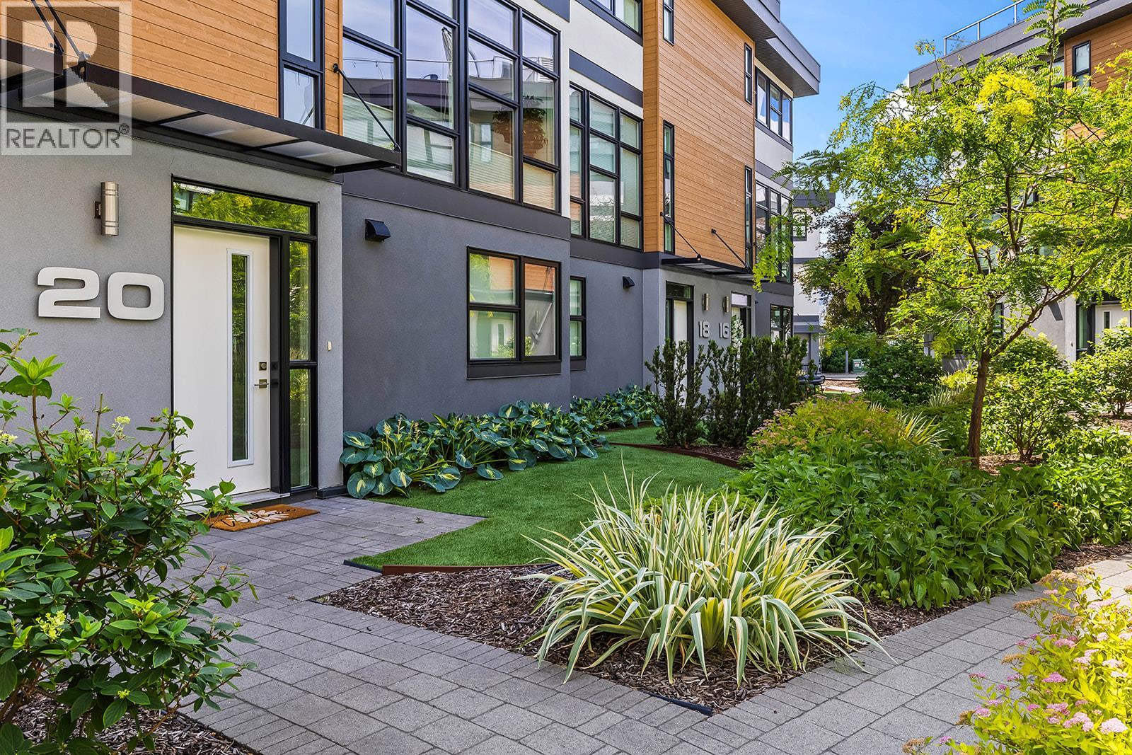 1515 Highland Drive N Unit# 20