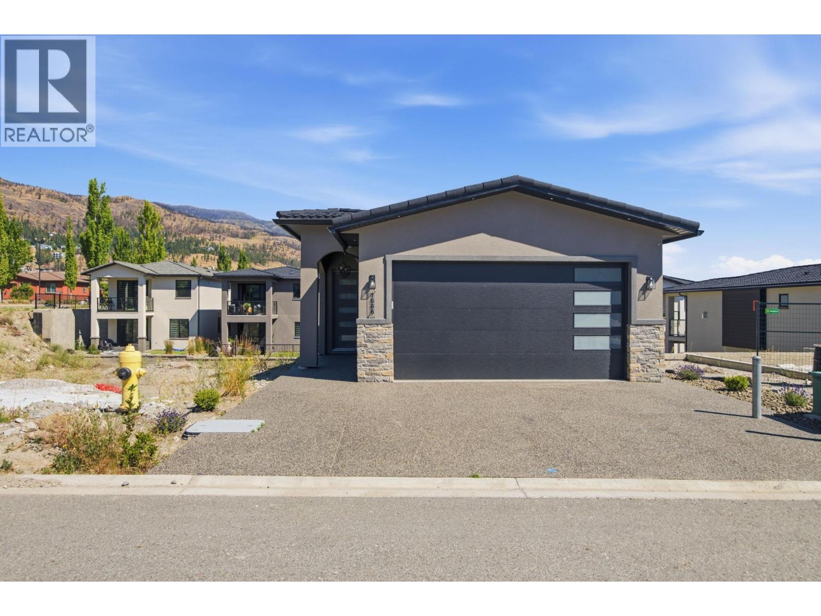 1686 Harbour View Crescent