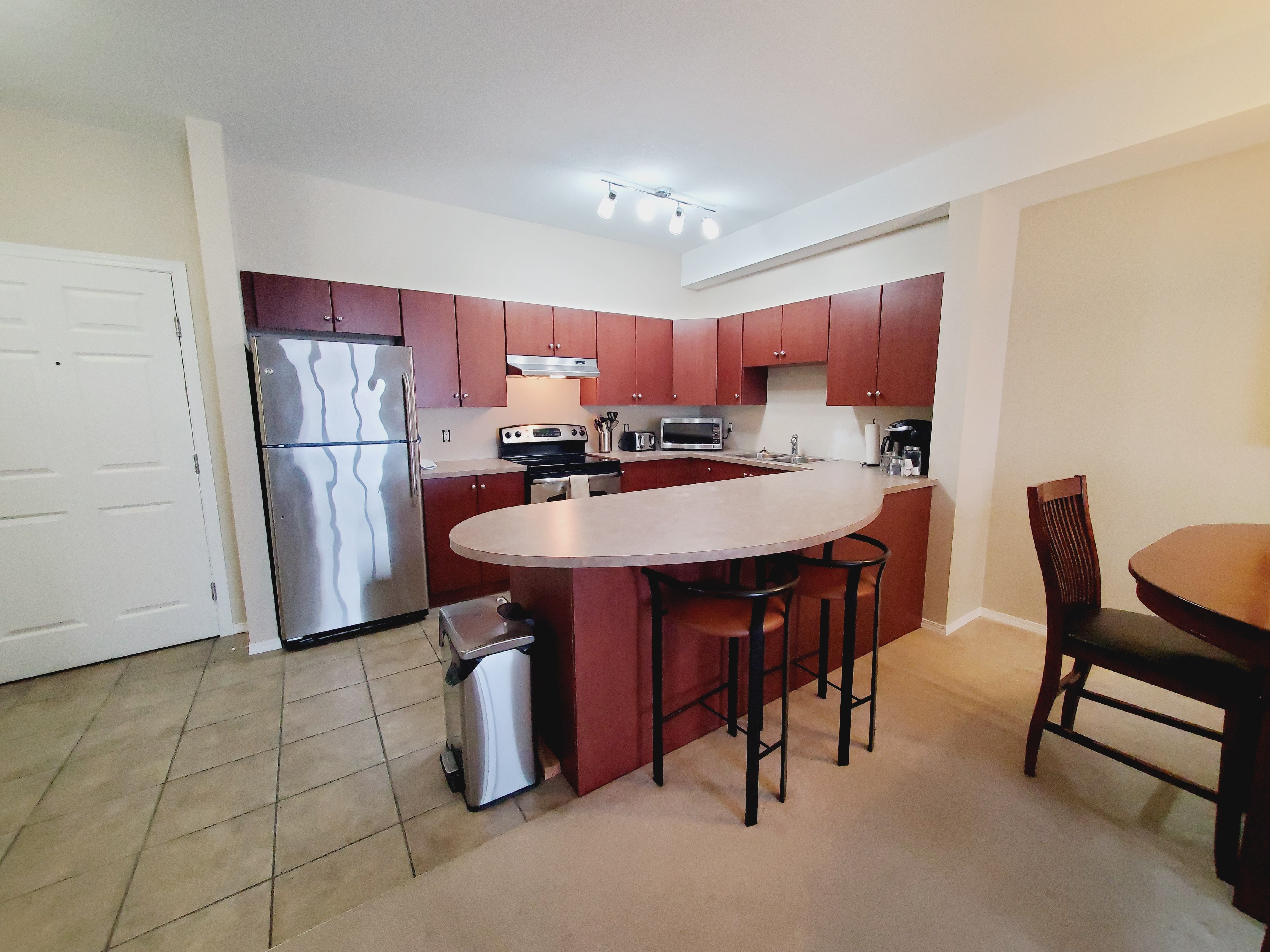 Furnished 2 bed, 2 bath - Near golf courses and airport 
