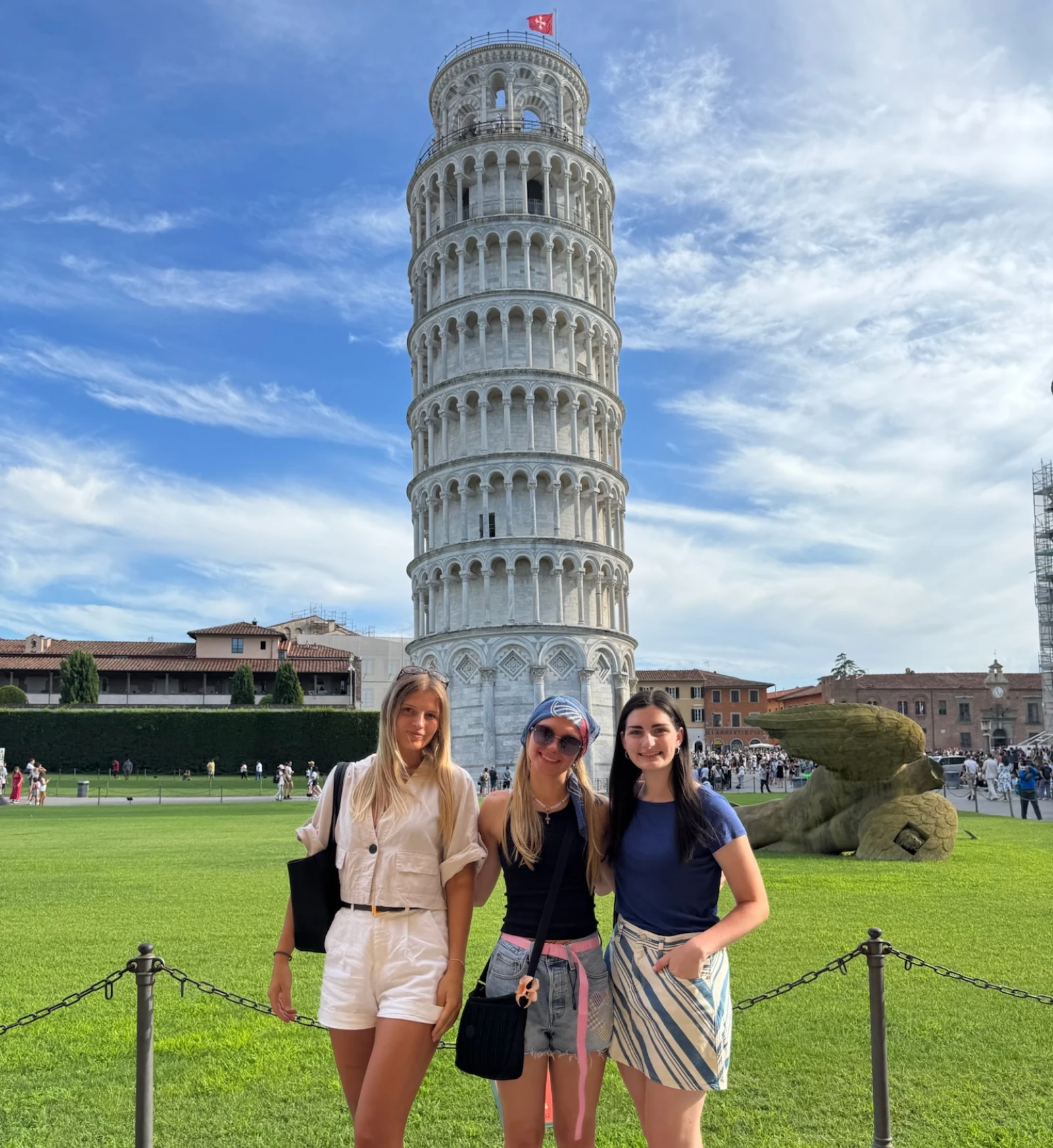 Eve in front of the leaning tower of Pisa with her new friends