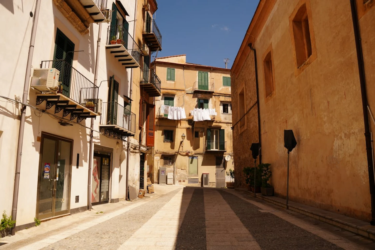 A small Italian town, one of the less expensive options for life in Italy