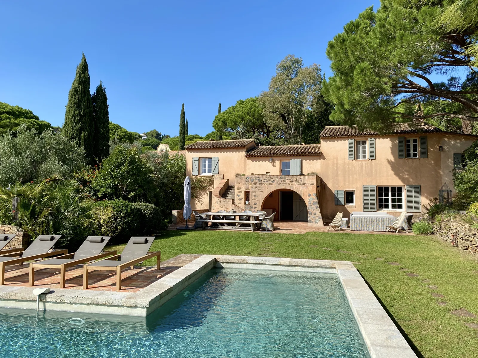 02-location-villa-pieds-dans-eau-sainte-maxime-217