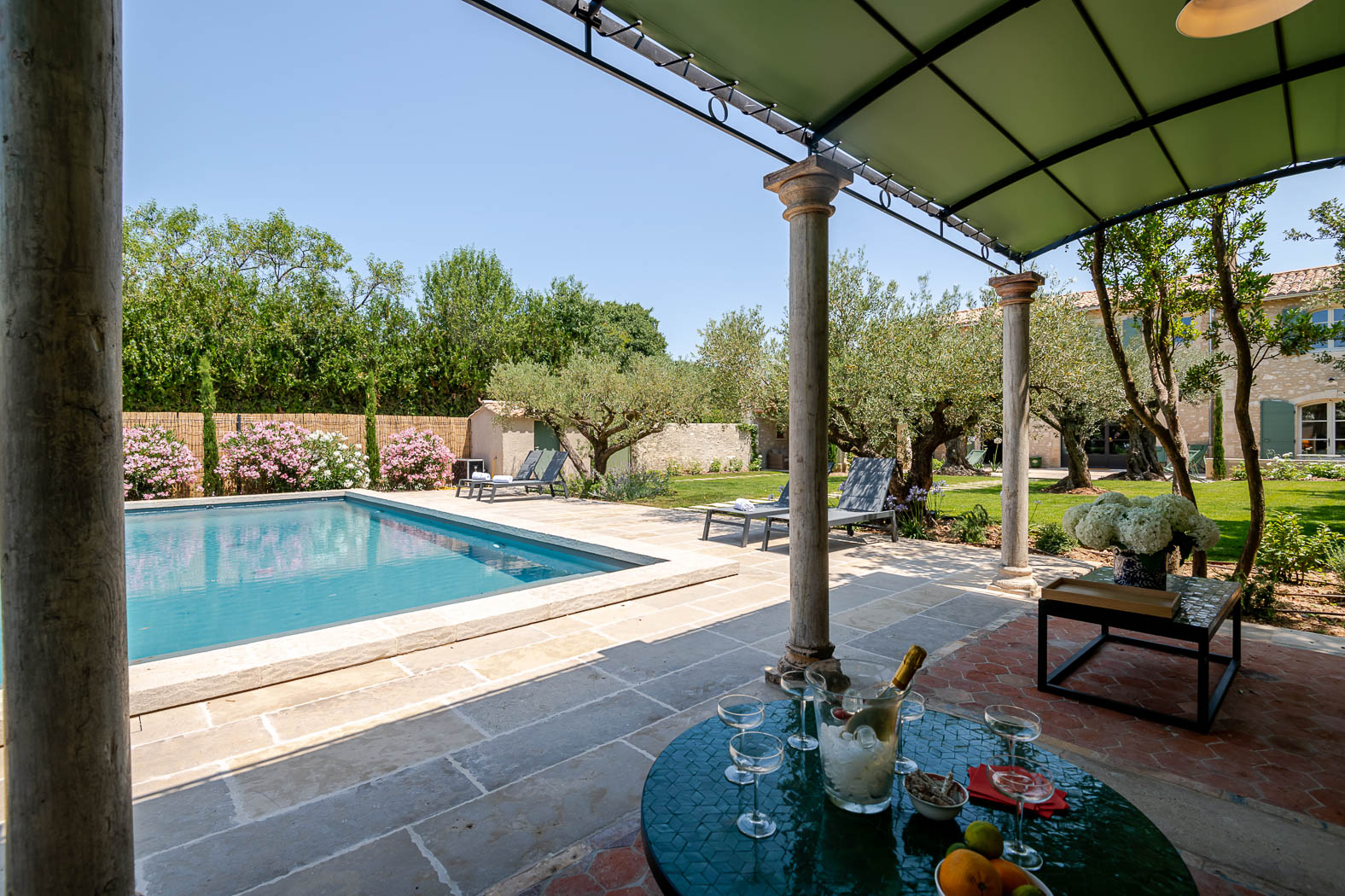 07-location-propriete-piscine-eygalieres-casalino.jpg