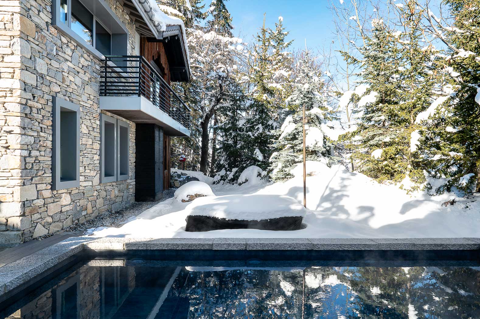 04-location-luxe-chalet-piscine-courchevel-casalino.jpg