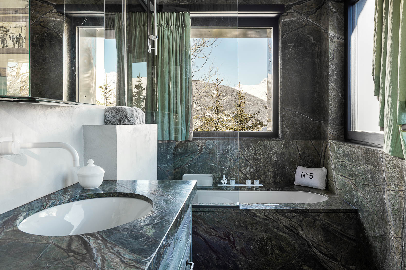 20-location-luxe-chalet-piscine-courchevel-casalino.jpg