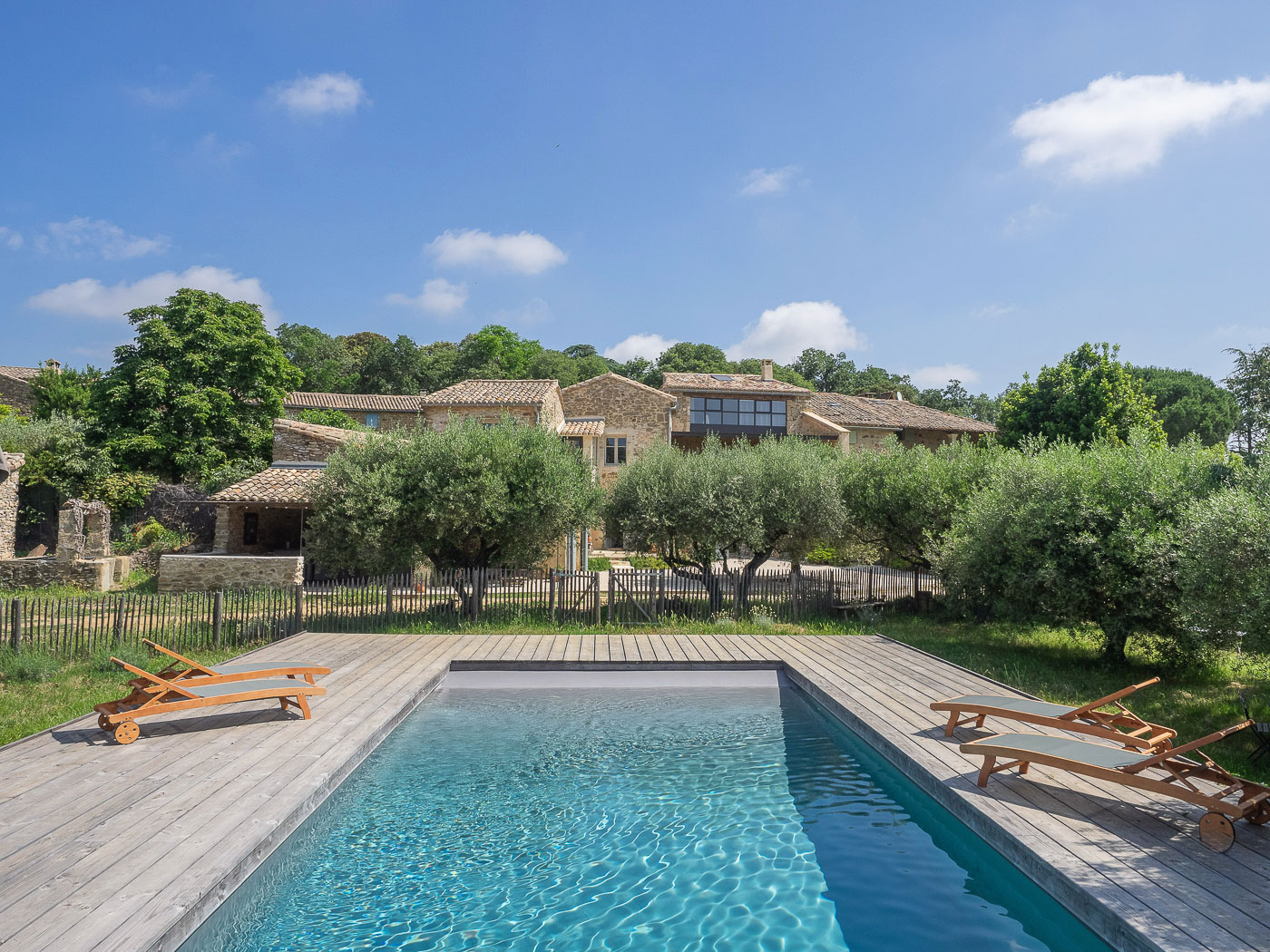 01-location-mas-piscine-uzes-casalino.jpg