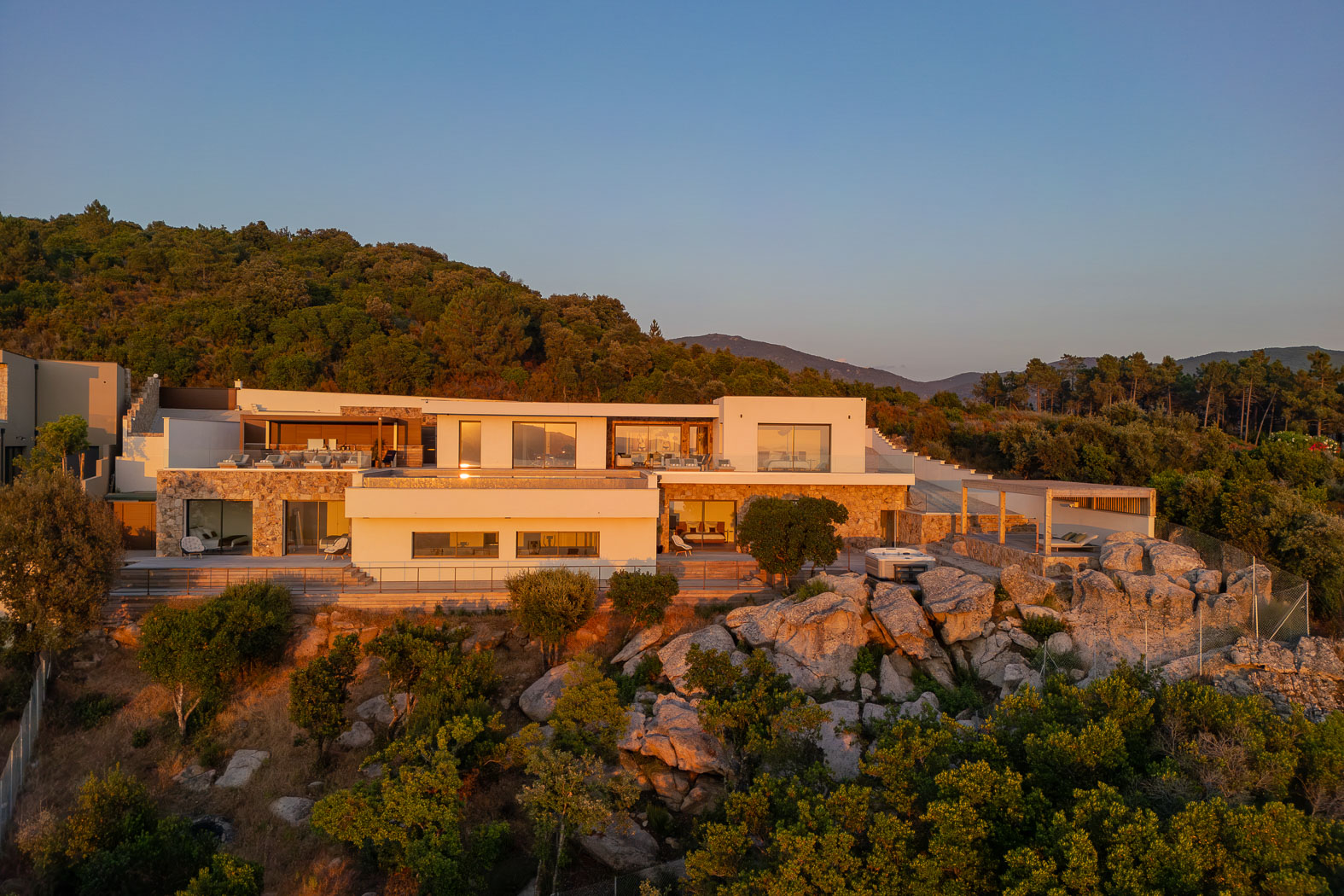 Contemporary villa with pool overlooking the Gulf of Ajaccio