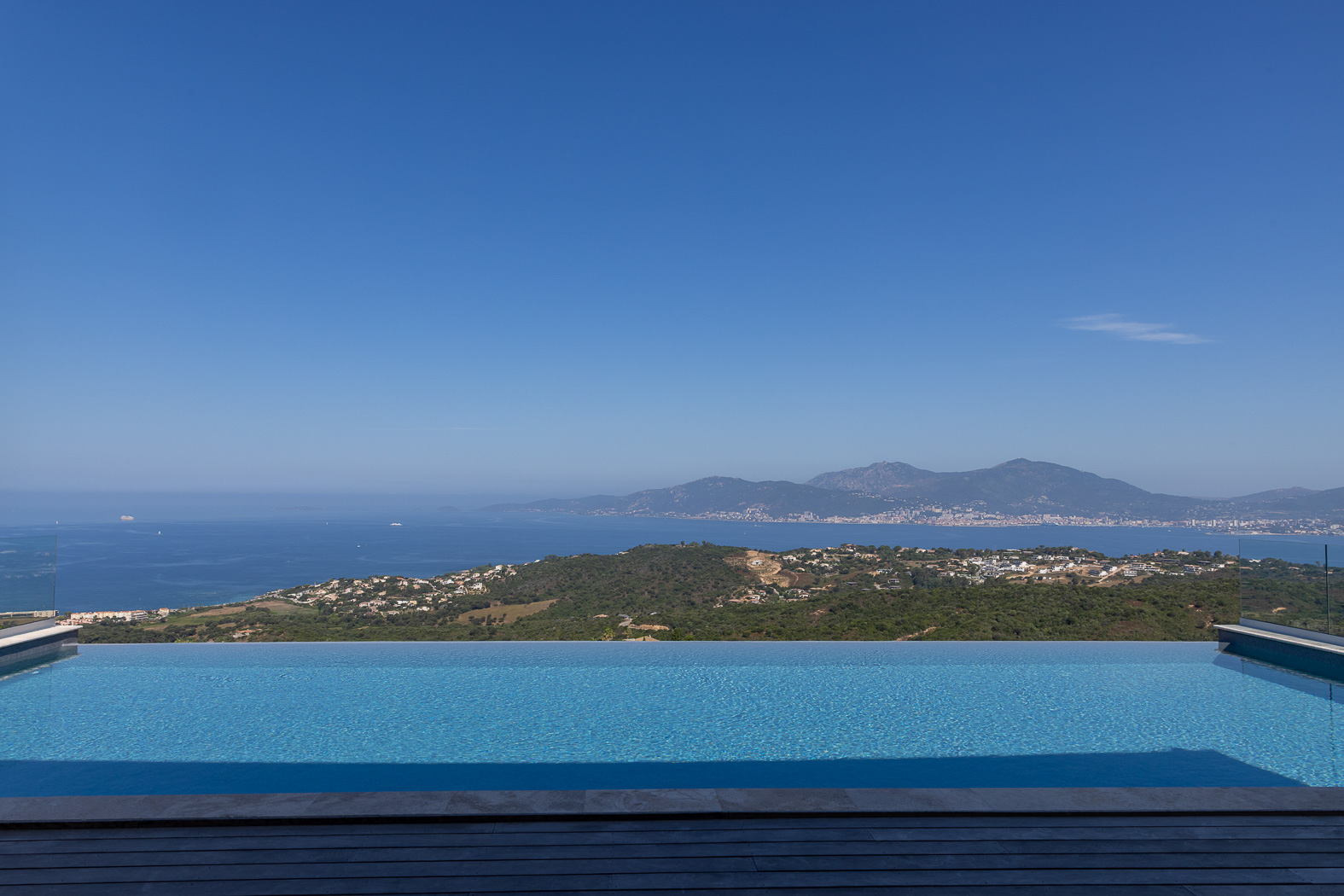 05-location-villa-porticcio-piscine-casalino.jpg