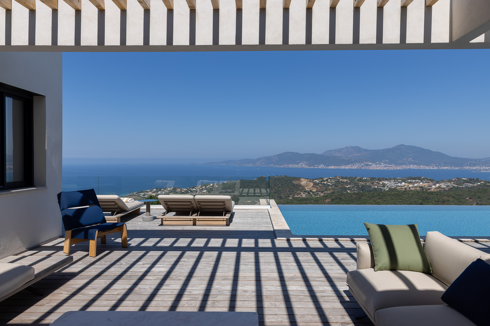 07-location-villa-porticcio-piscine-casalino.jpg
