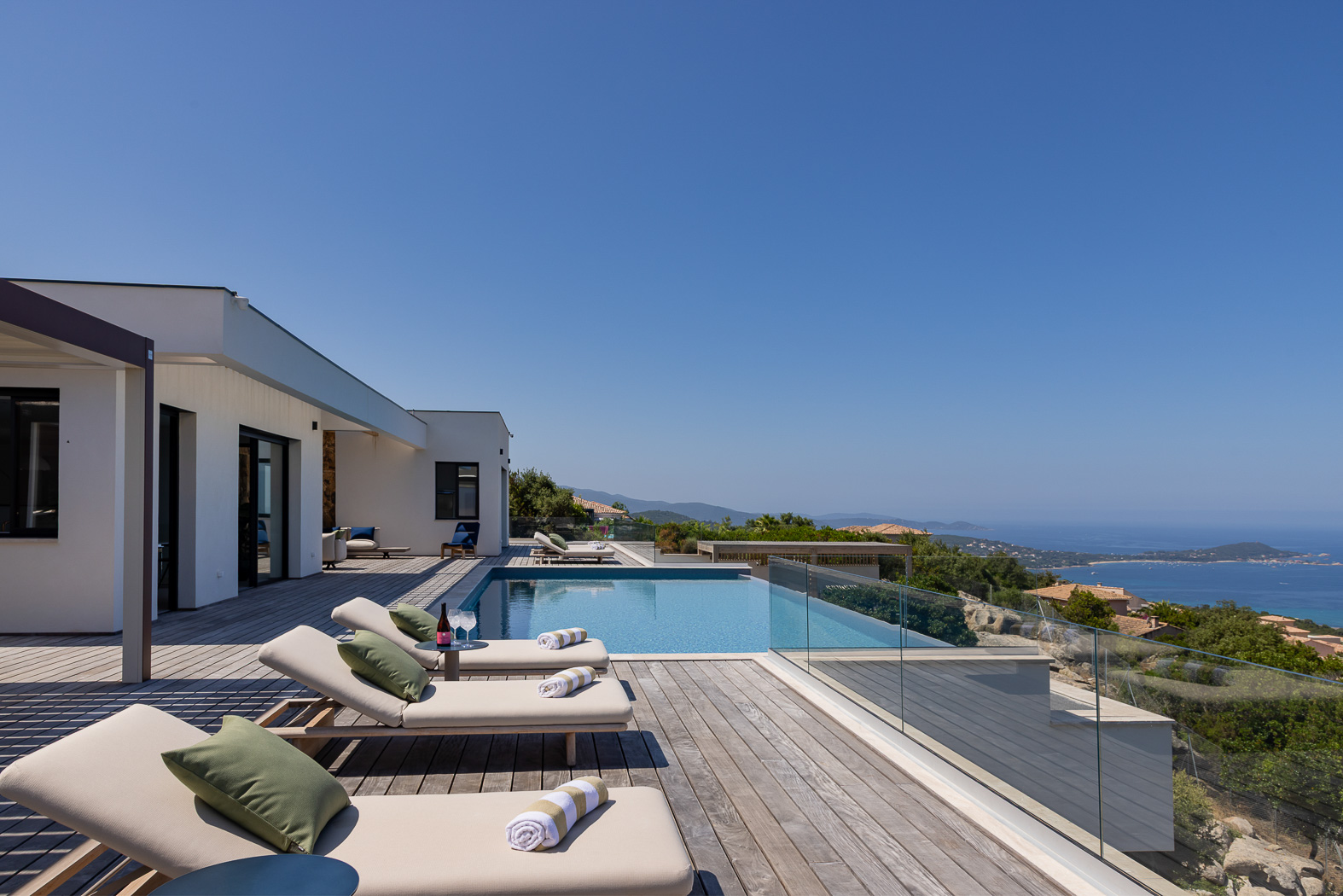 08-location-villa-porticcio-piscine-casalino.jpg
