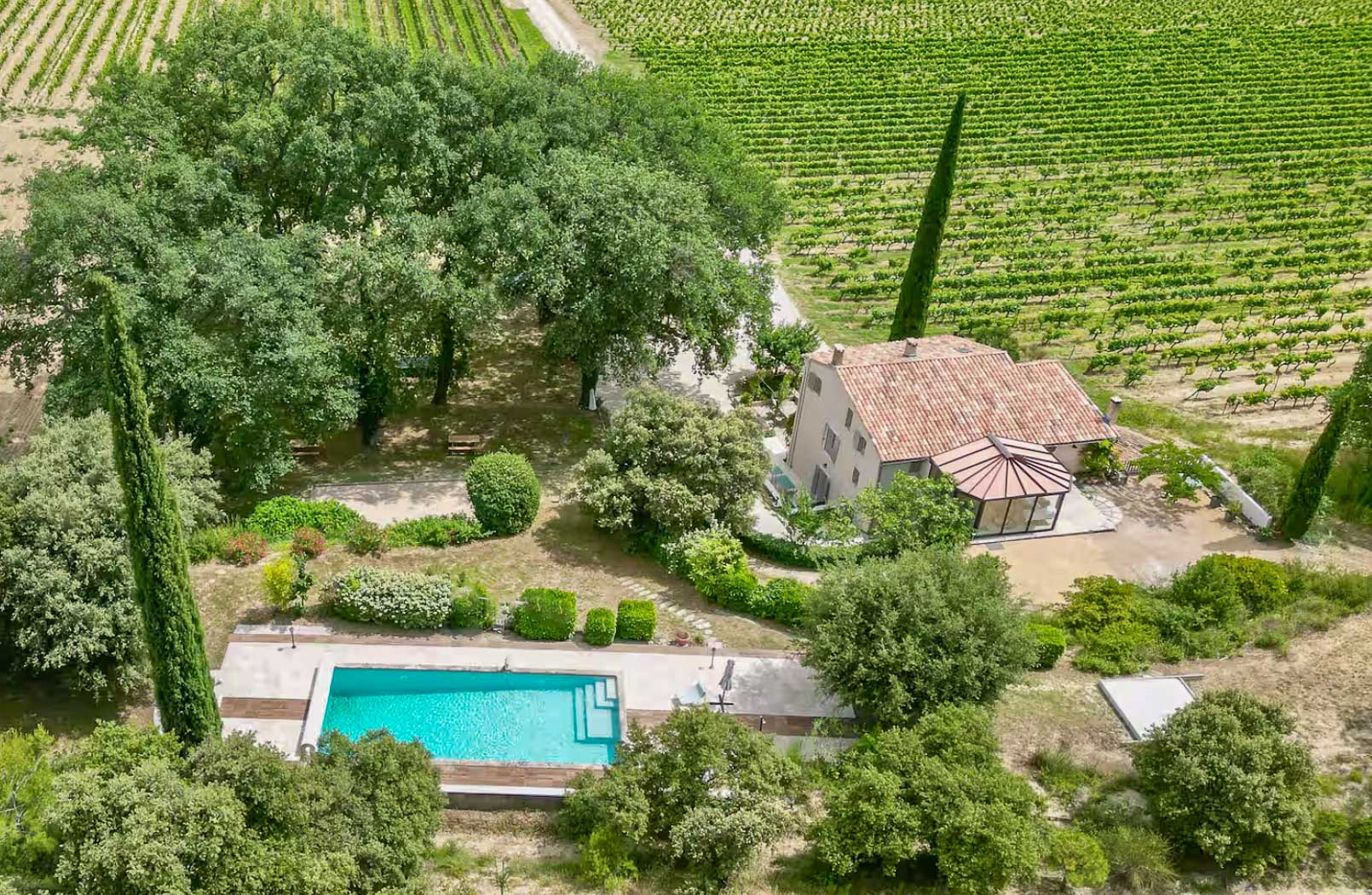 Mas Provençal with swimming pool at the foot of Mont Ventoux