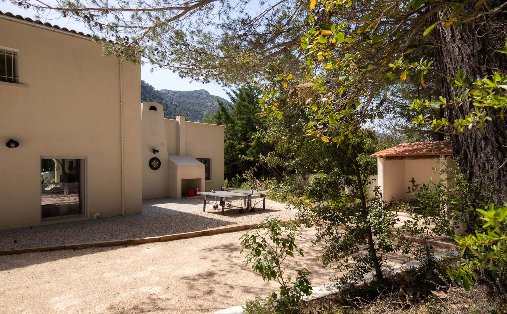 28-location-villa-piscine-padel-marseille-casalino.jpg