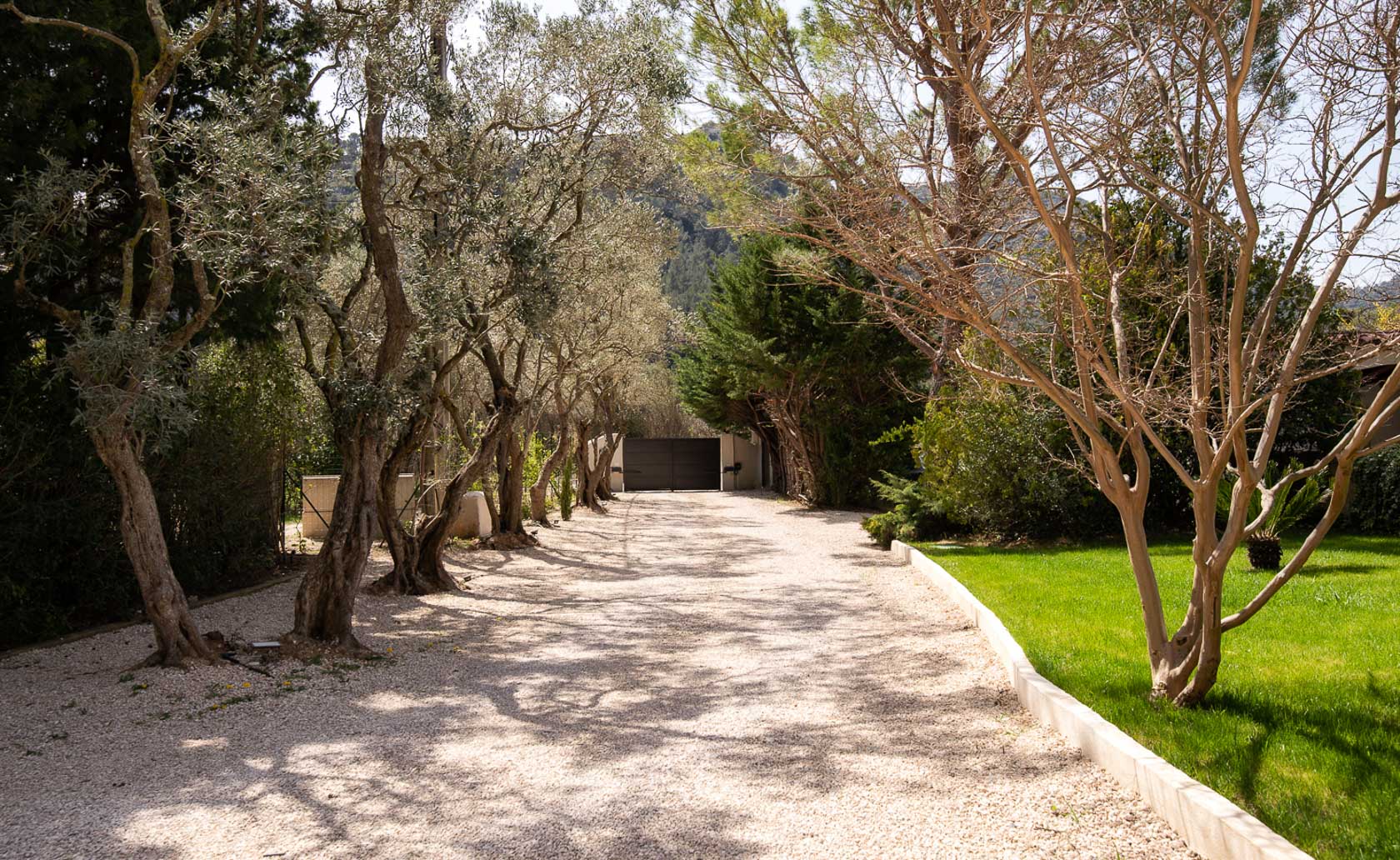 29-location-villa-piscine-padel-marseille-casalino.jpg