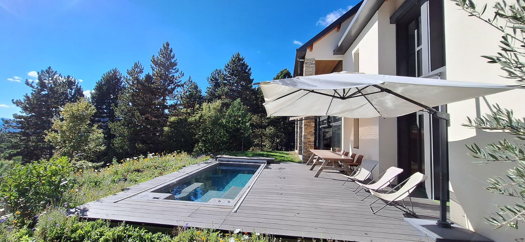 Villa avec piscine et spa surplombant le lac de Serre-Ponçon
