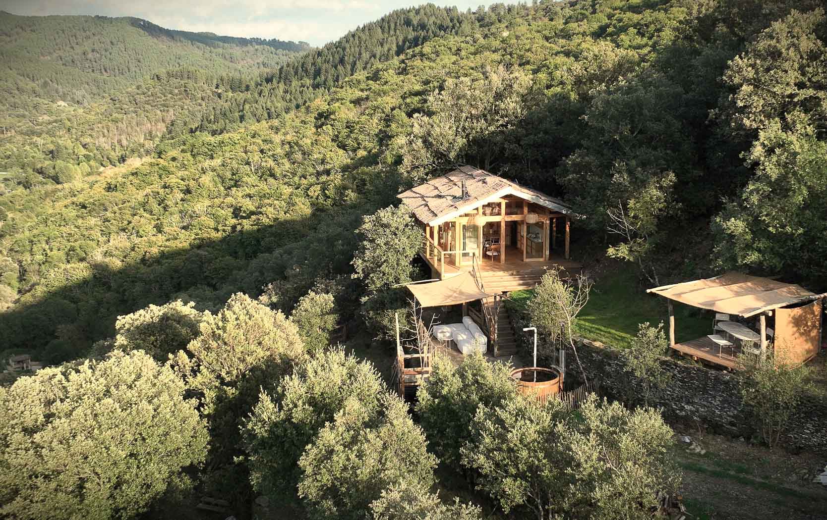 Maison en bois avec bain nordique au coeur des Cévennes