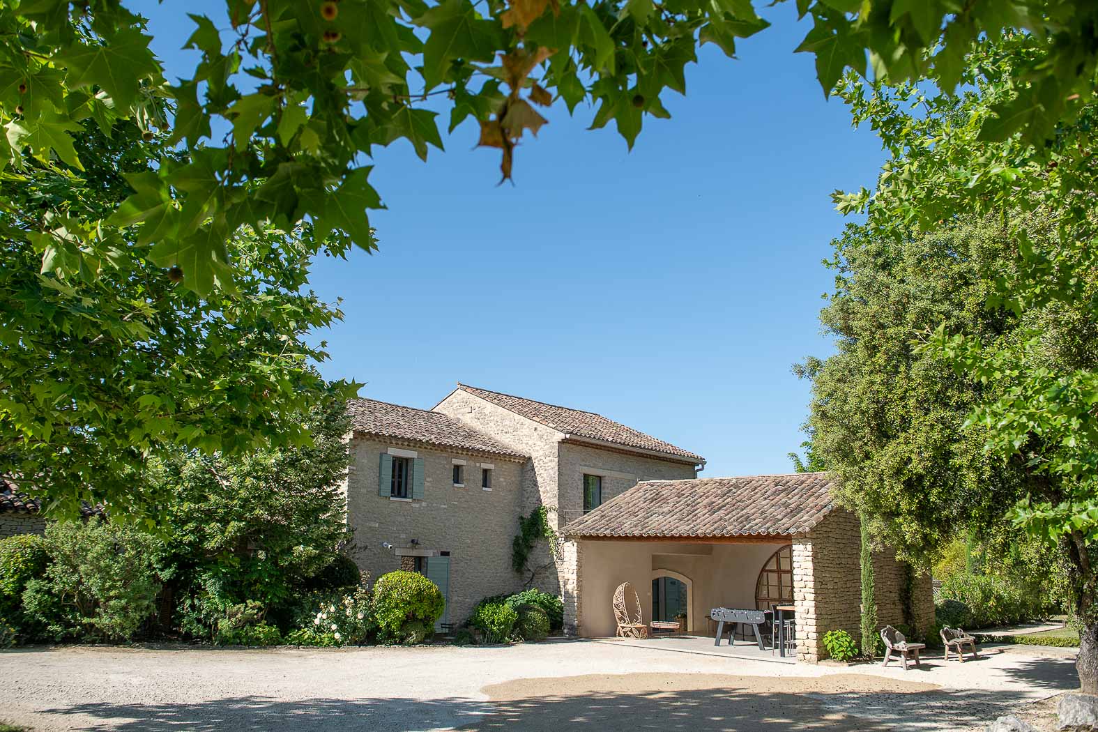 03-rental-farmhouse-pool-gordes-casalino.jpg