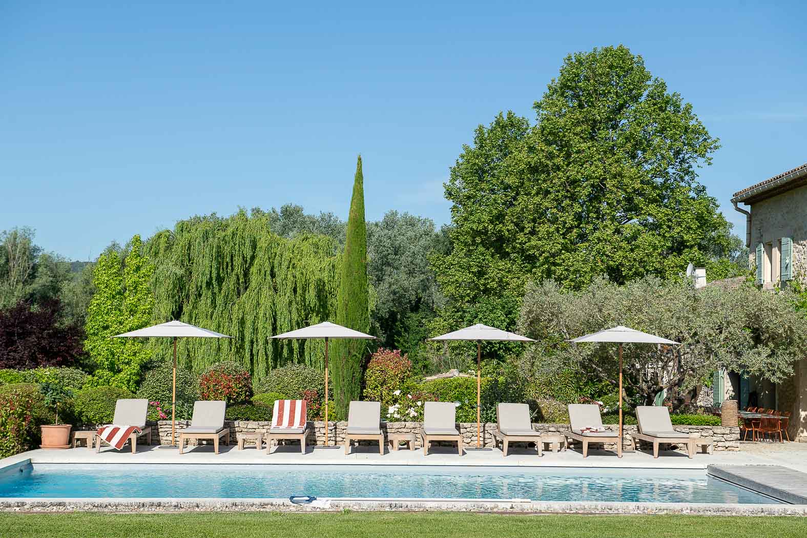 05-rental-farmhouse-pool-gordes-casalino.jpg