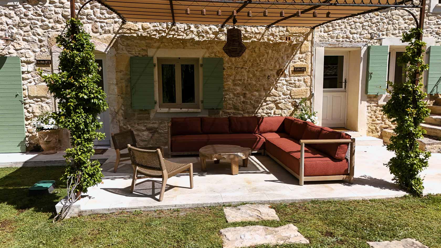 23-rental-farmhouse-pool-gordes-casalino.jpg