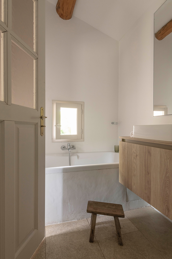 36-rental-farmhouse-pool-gordes-casalino.jpg