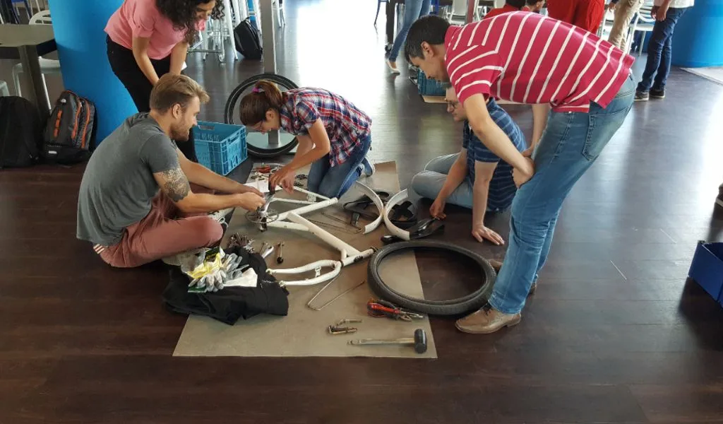 Bouw een Fiets voor Afrika - MVO teambuilding - BuitenBusiness