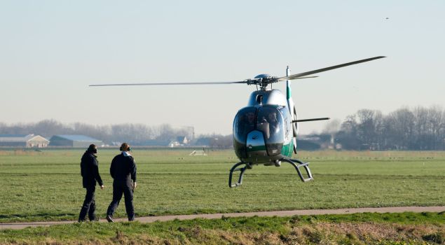 idee voor bedrijfsuitje helikopter land op grasveld voor dropping deelnemers BuitenBusiness