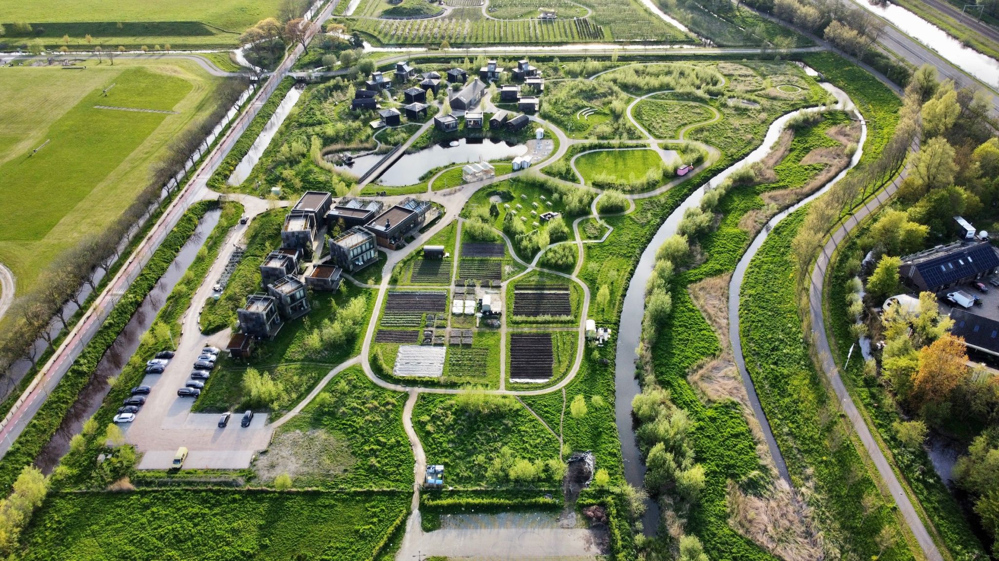 Neem contact op met Basecamp Amsterdam via BuitenBusiness