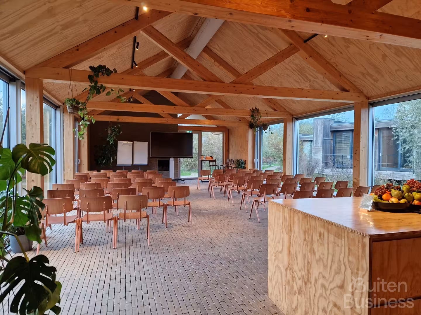 Vergaderen bij Basecamp Amsterdam in Noord-Holland via BuitenBusiness