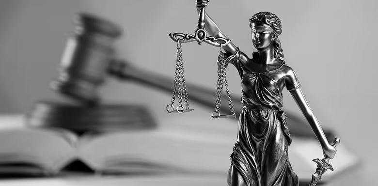 Private Lawyer vs Public Defender: Which Legal Representation is Right for You In Arizona?