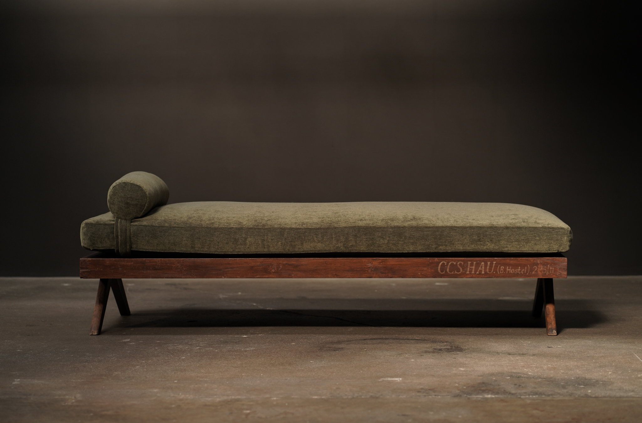 Pierre Jeanneret Daybed in Mohair