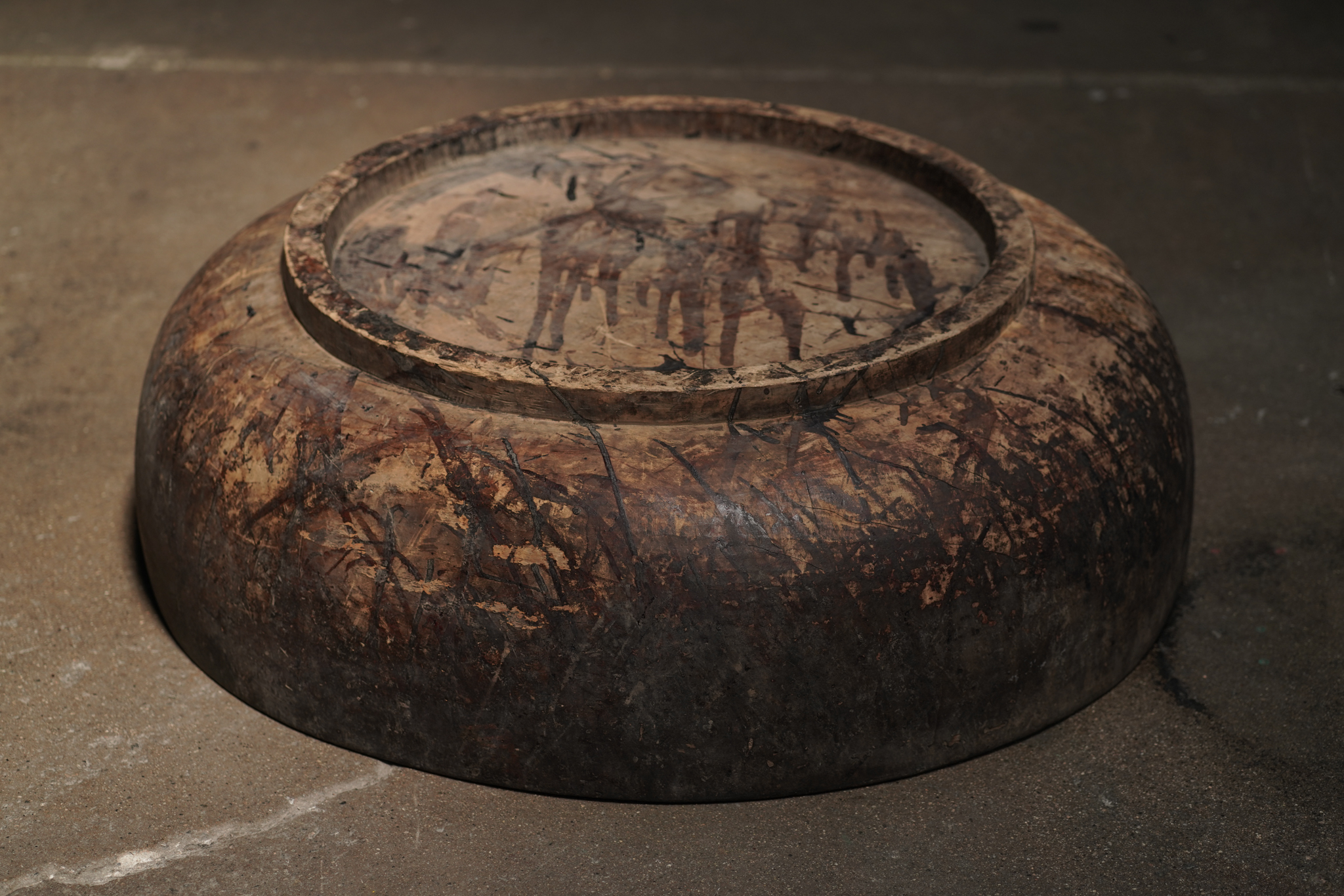 Black Low Round Coffee Table