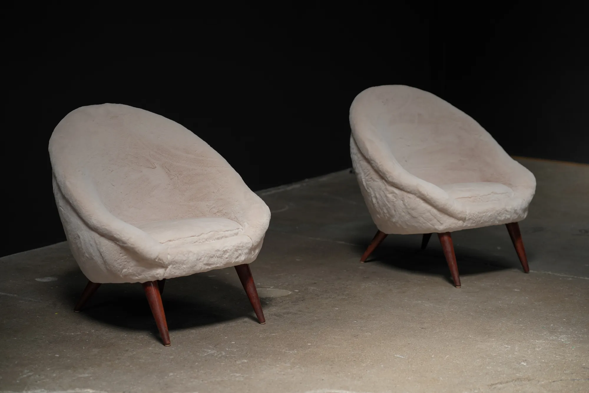 Pair of Egg Chairs - Italy