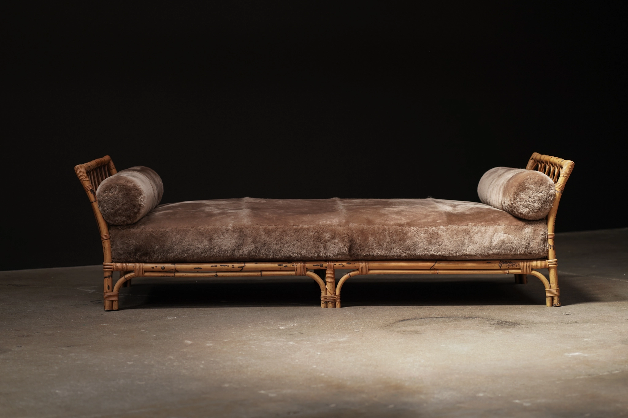 Bamboo Lattice Daybed, Shearling