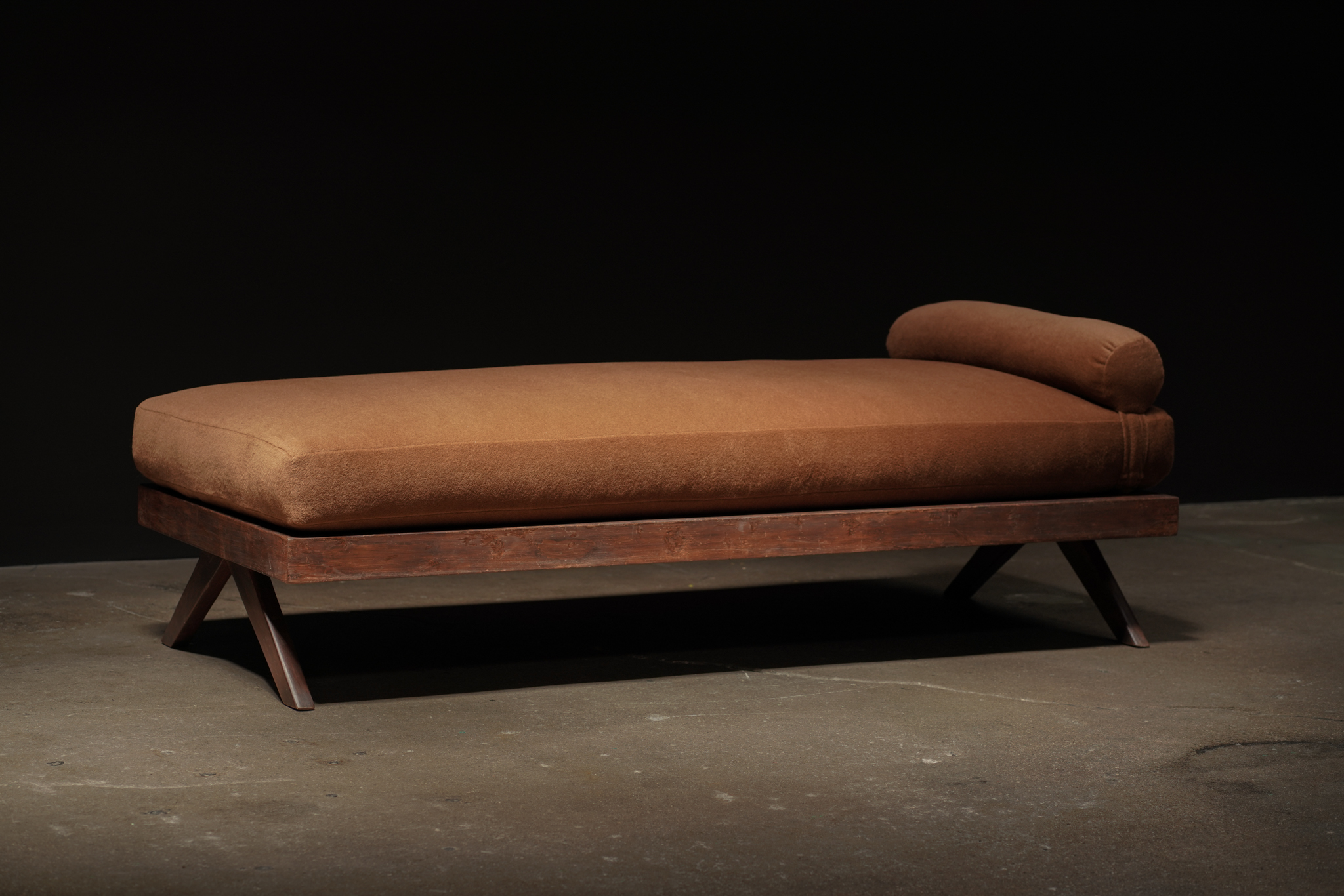 Pierre Jeanneret Daybed in Alpaca 