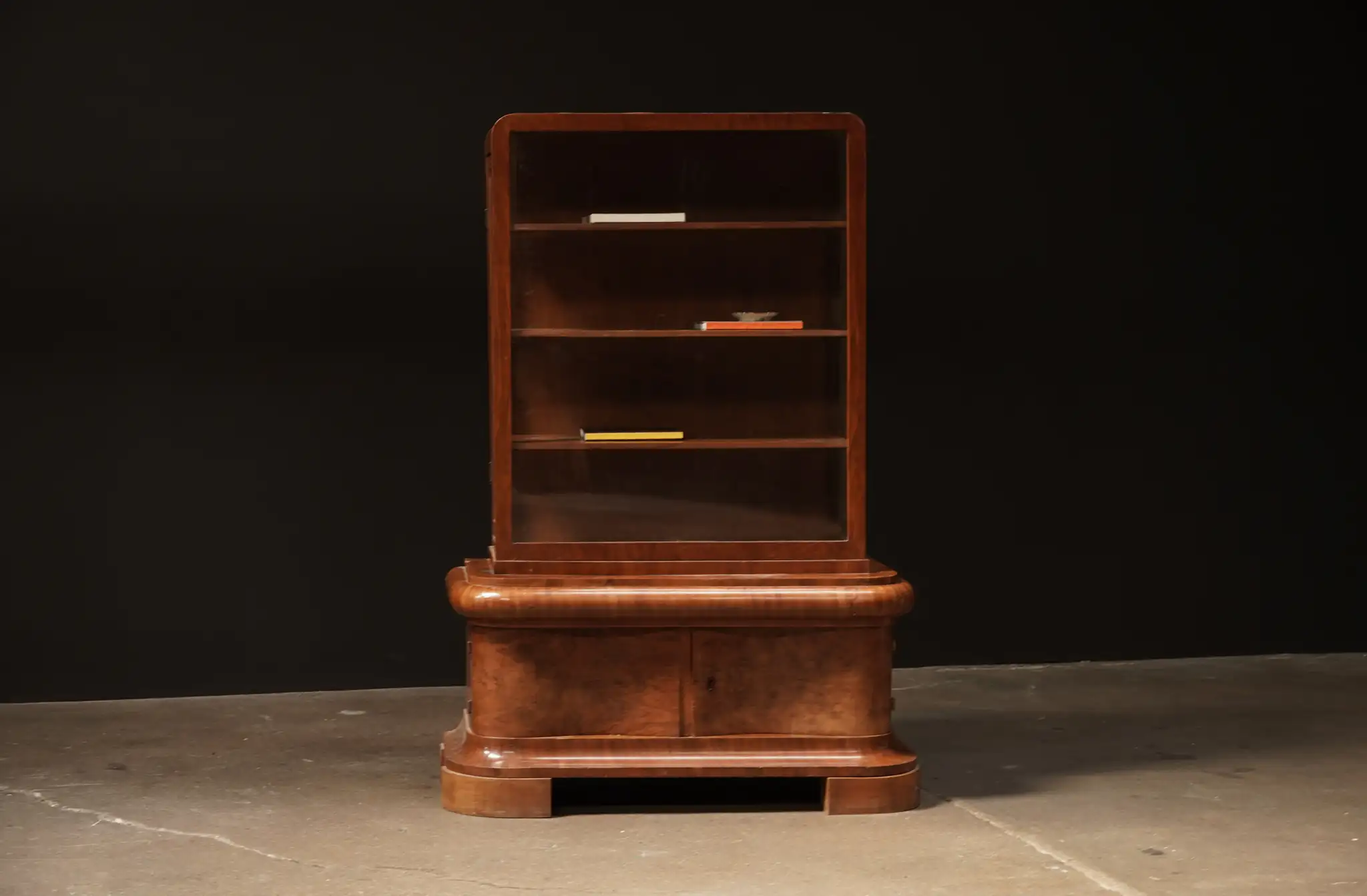 Deco Glass Hutch