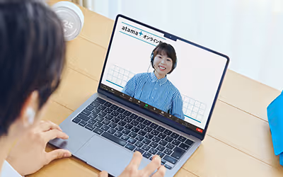担任が合格逆算で学習をマネジメントしている様子の画像。