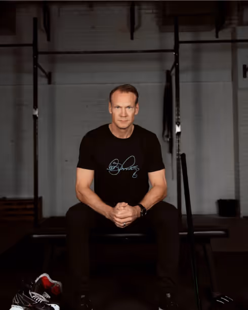 Nicklas Lidström i hoodie från Börje Salming ALS-stiftelse