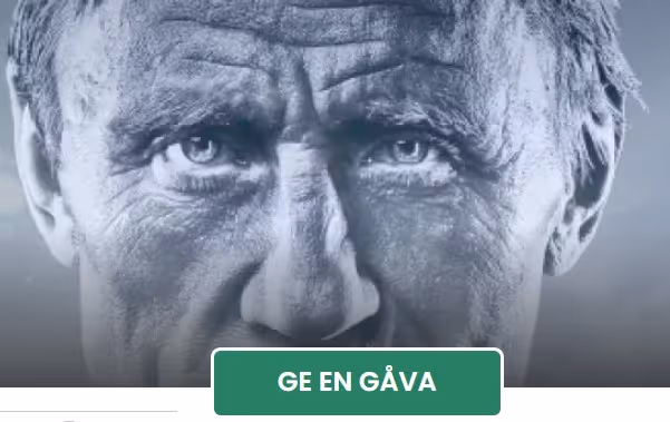 Närbild på en äldre mans ansikte med djupa rynkor och intensiv blick.