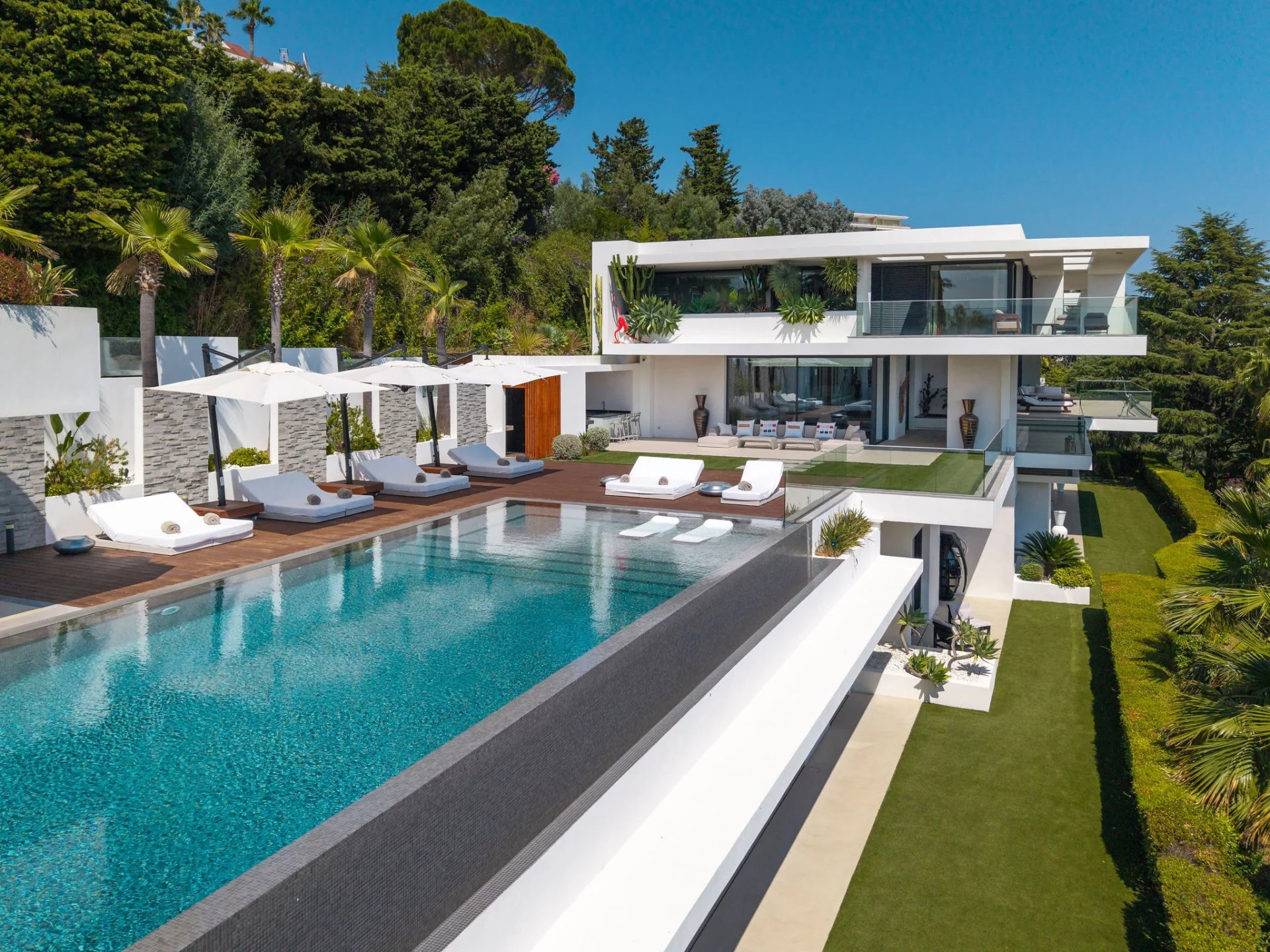 A Contemporary Masterpiece — Cannes Californie