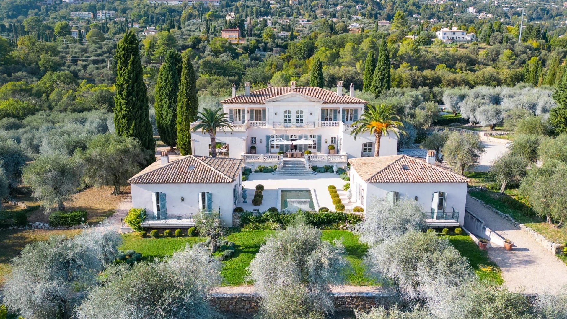 propriété de luxe sur la Côte d'Azur, illustrant le schéma para-hôtelier