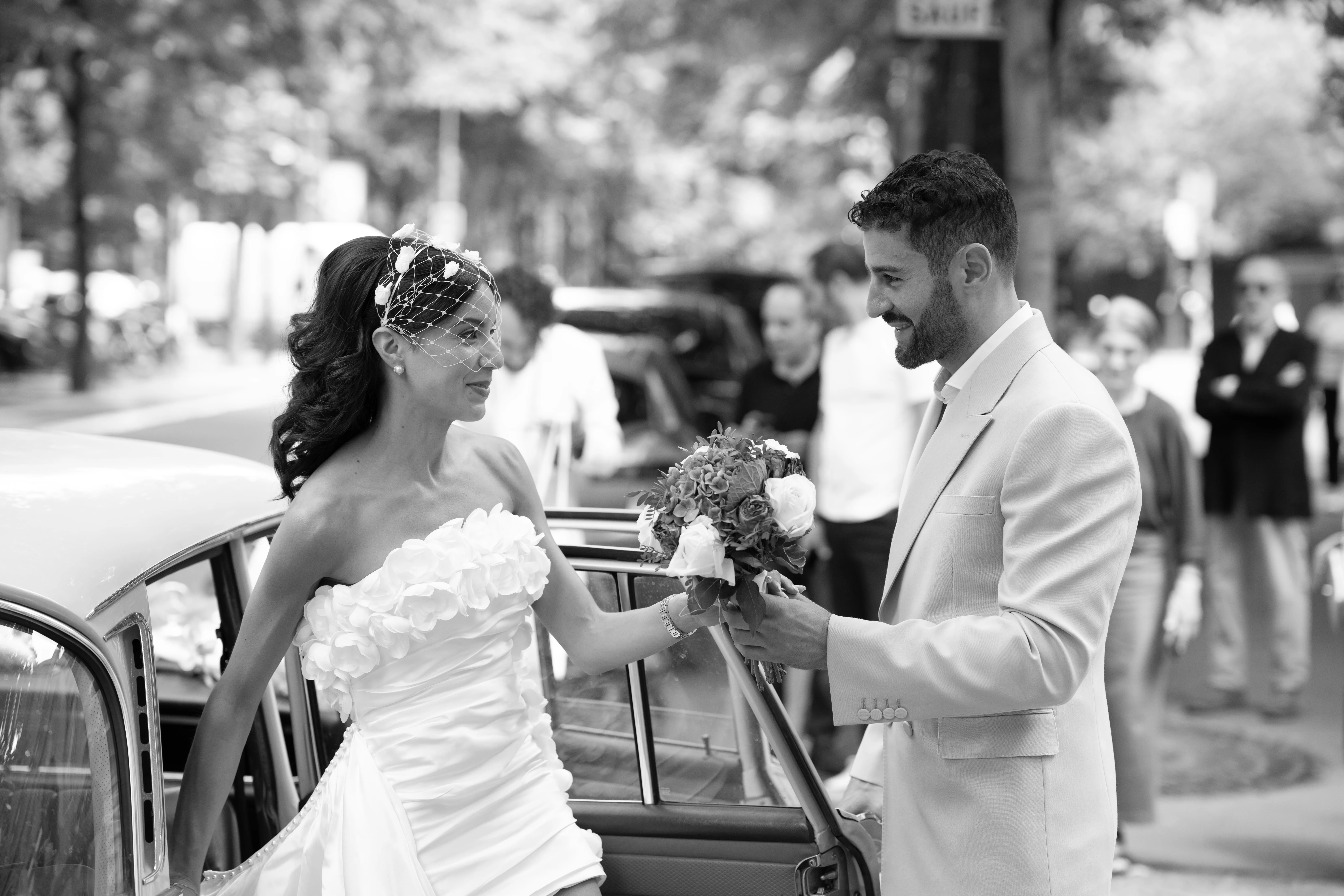 couple de mariés souriant capturé par By Laurent Baranes