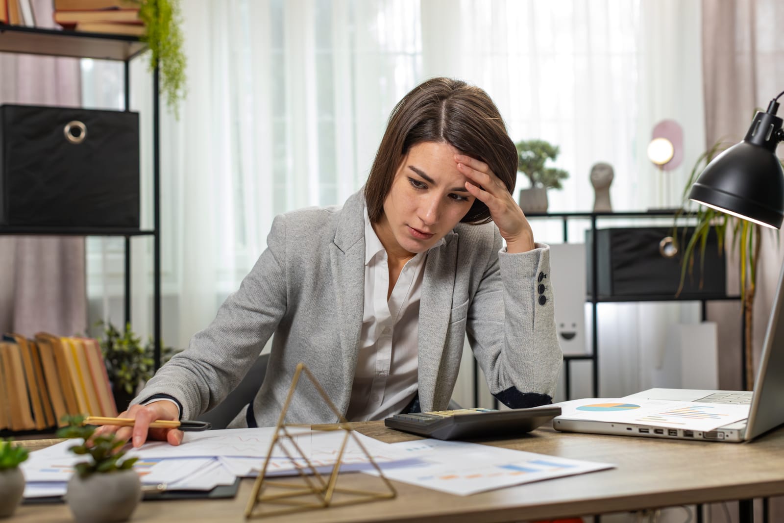 Employee looking tired at their desk, illustrating presenteeism in the workplace