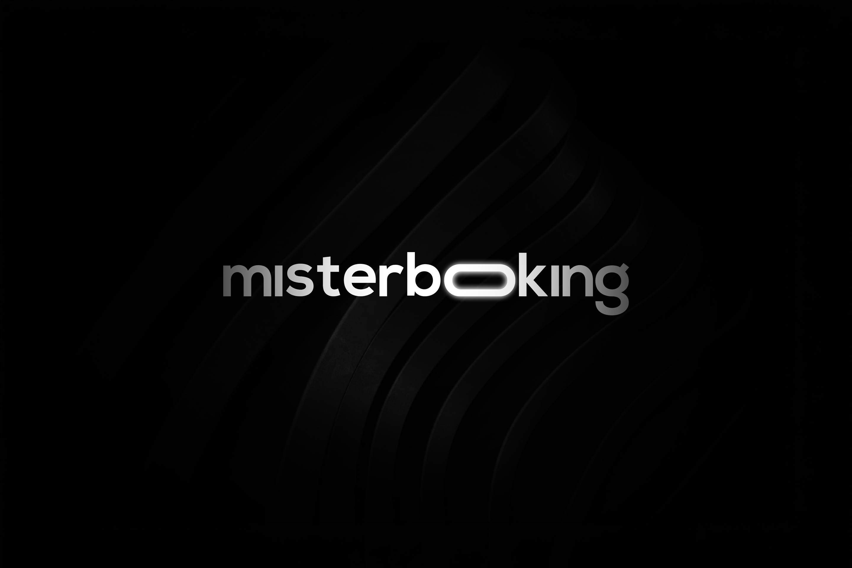 MisterBooking : le logo en argent, ses deux o fondus en une seule forme arrondie, sur un fond noir strié de vagues