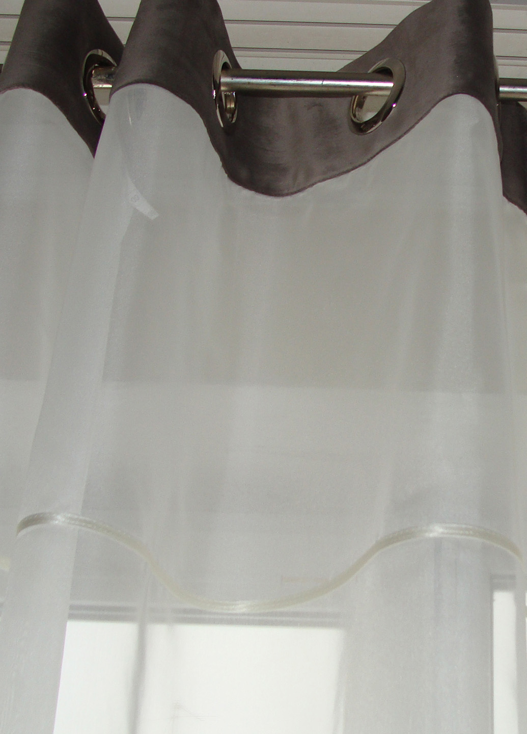 Полоска з люверсами крупним планом