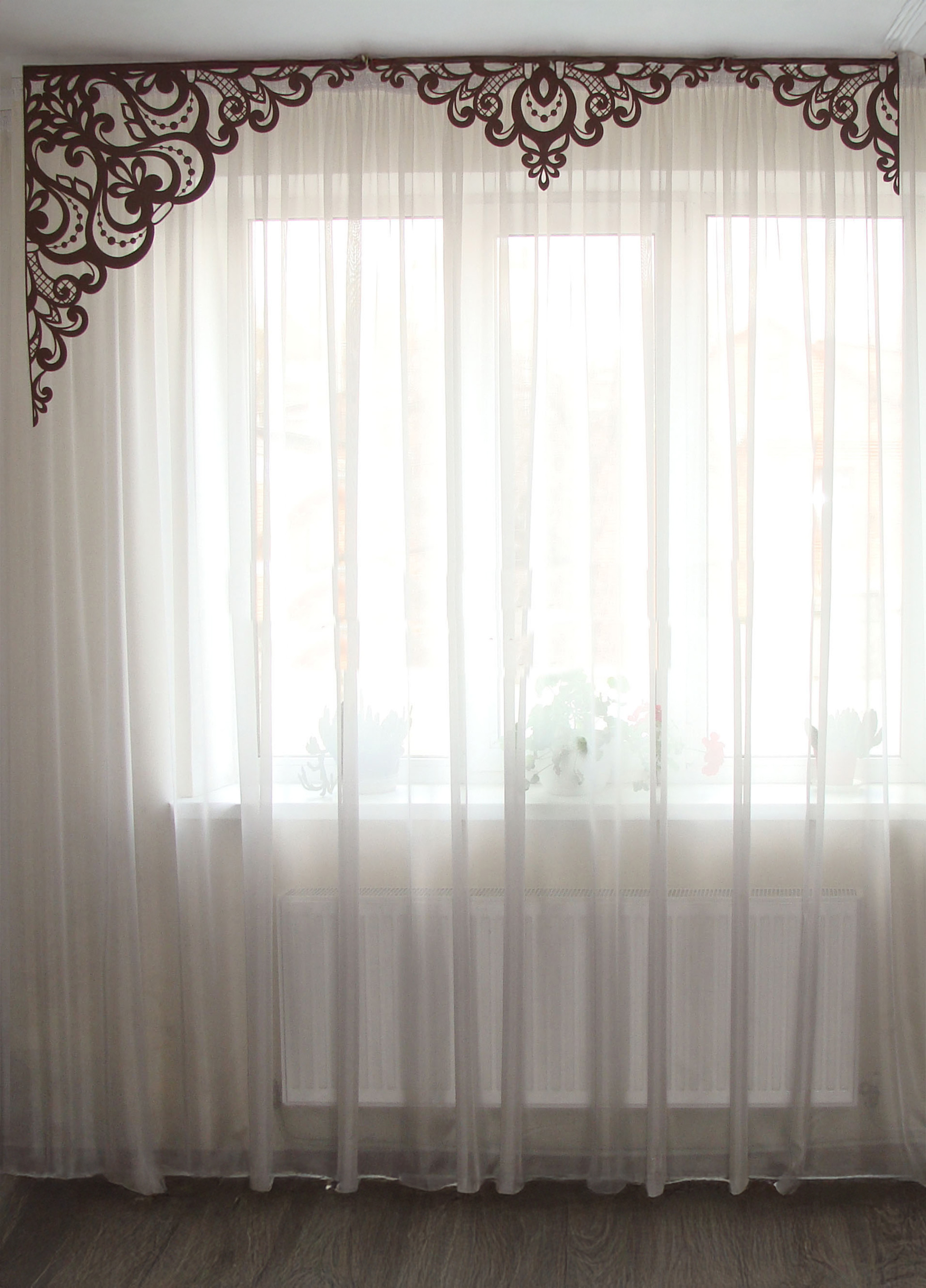 Ажурний ламбрекен без шторок