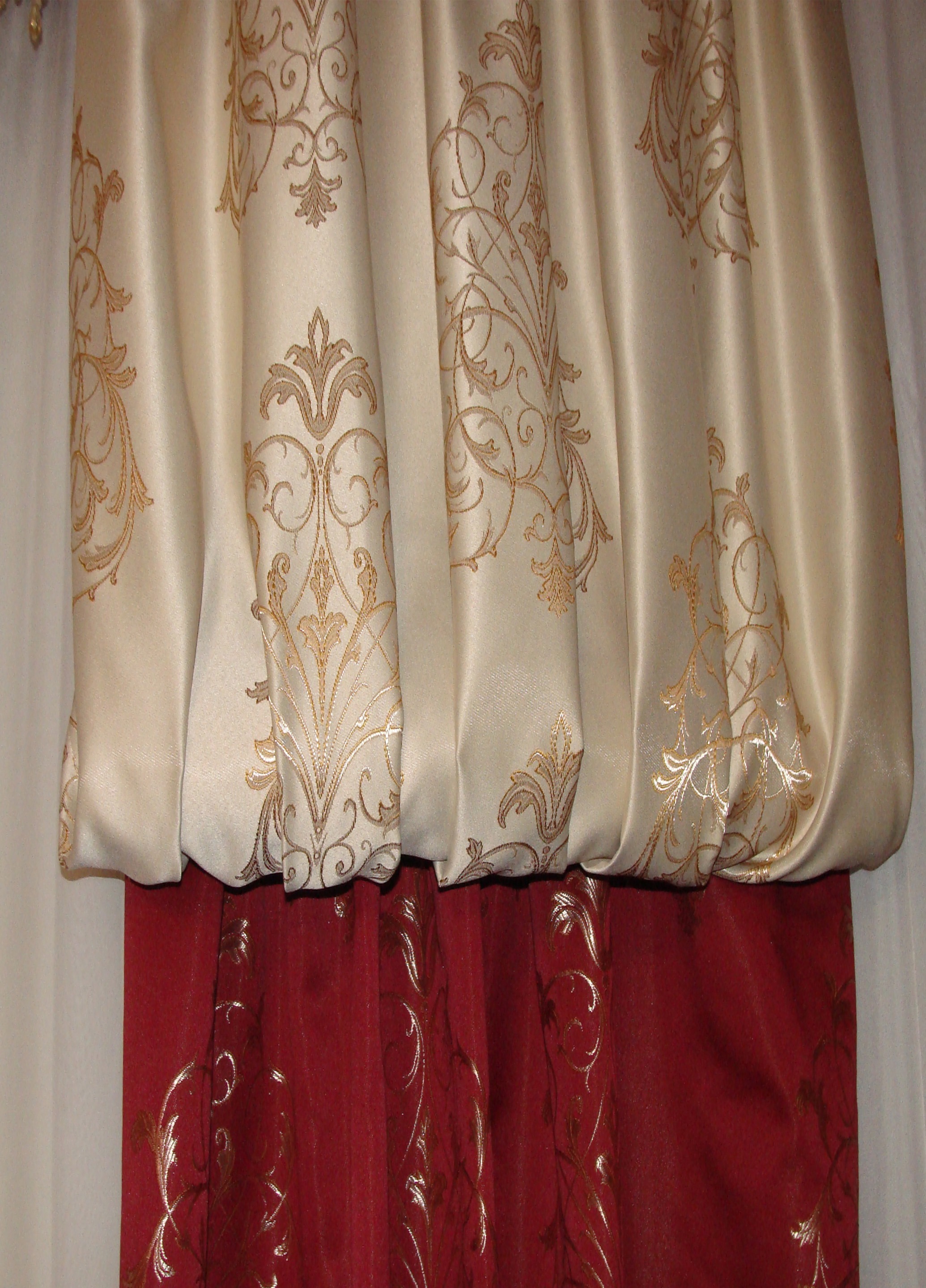 Елемент штори зібраний в так називаємий Епіскопський рукав