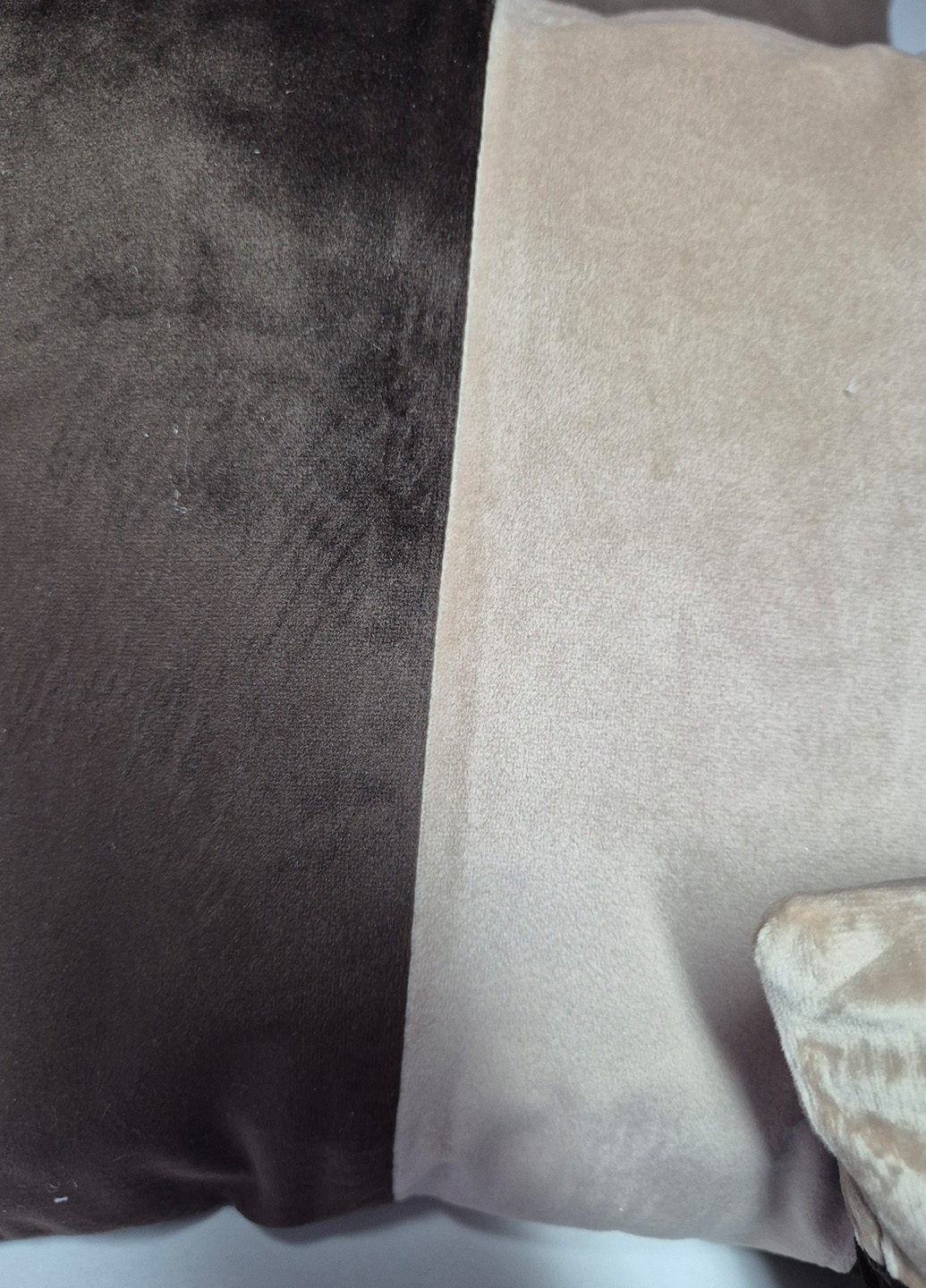 тканина оксамит на подушках крупним планом