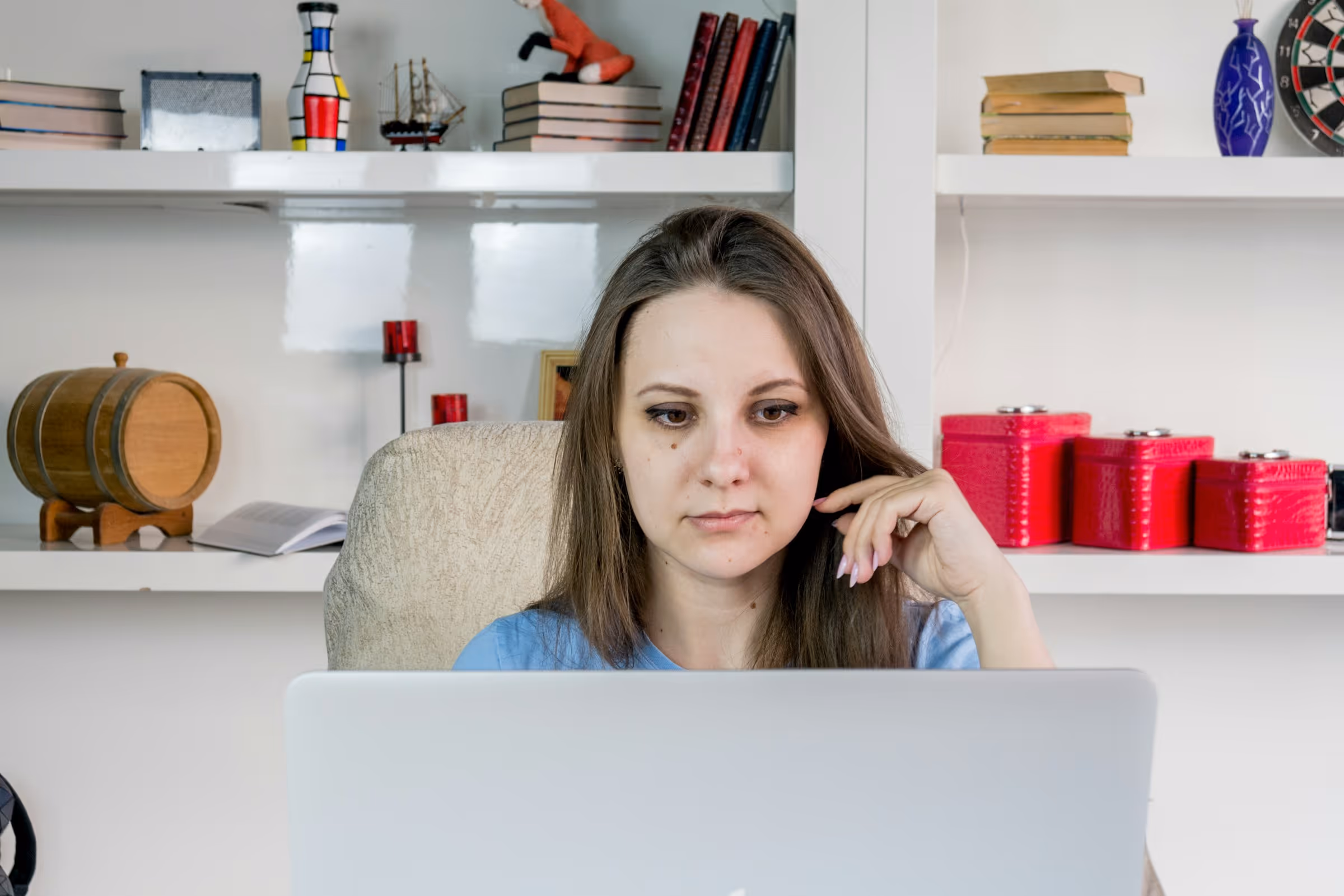 woman using a laptop - Higgsfield AI