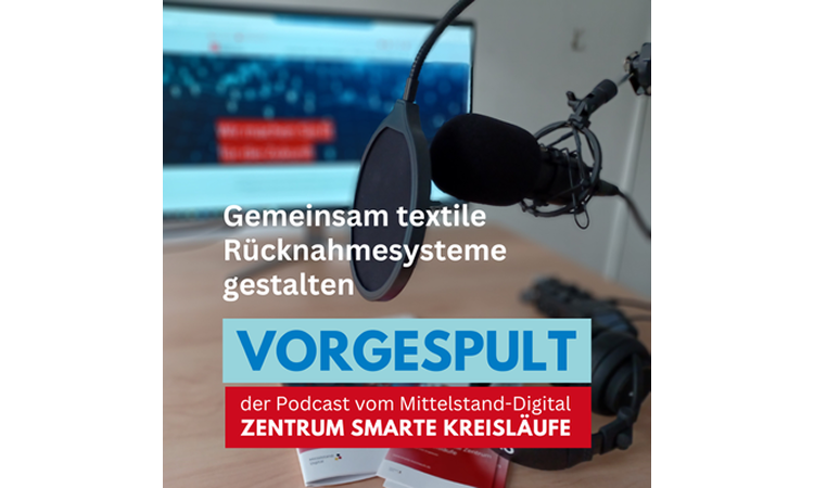 Microphone with pop filter in front of a laptop screen; text: “Shaping textile take-back systems together – VORGESPULT, the podcast from Mittelstand-Digital Center Smart Circularity”